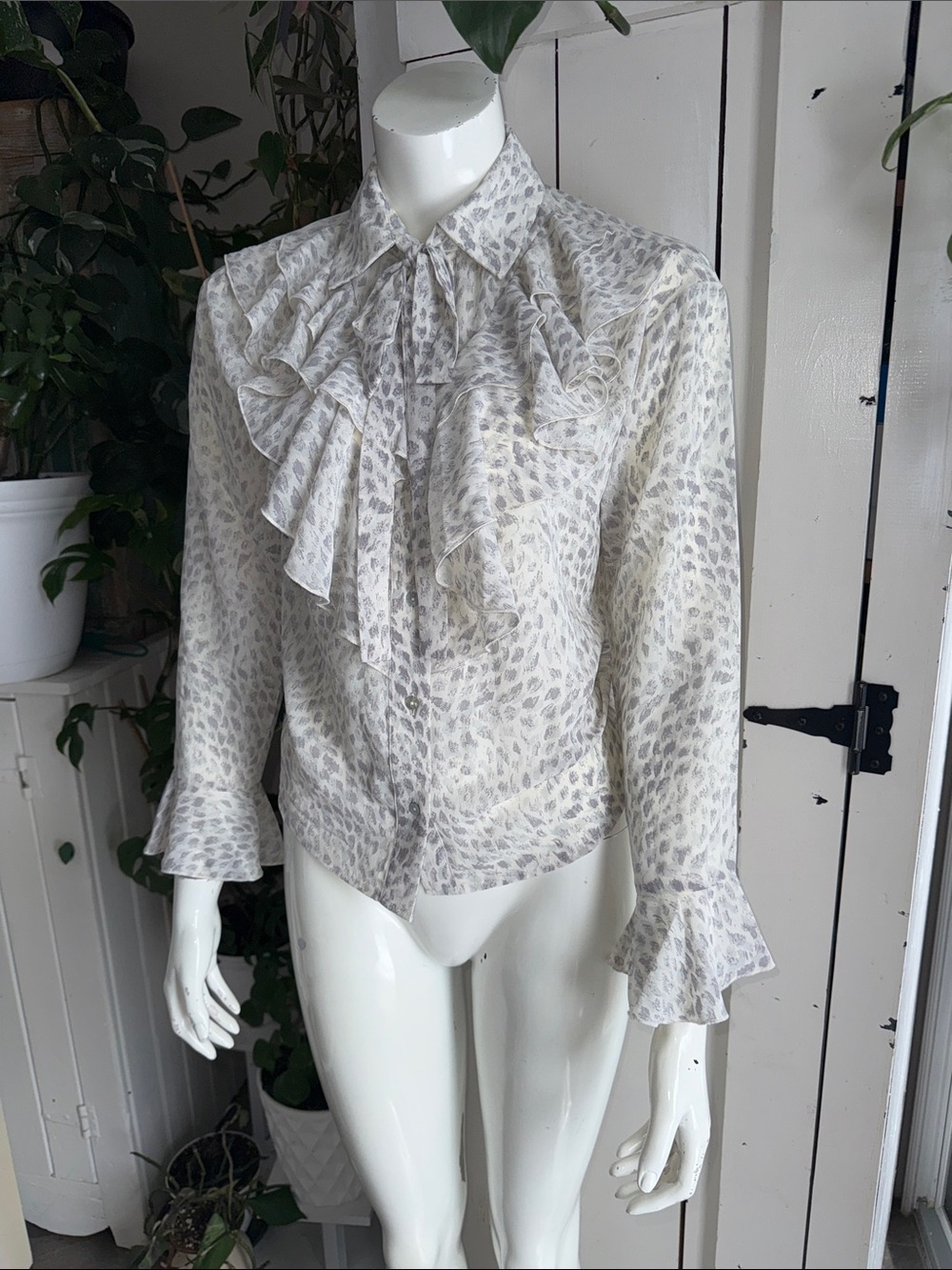Suzy Shier Ruffle Front Printed Blouse - White/Gray button down NWOT